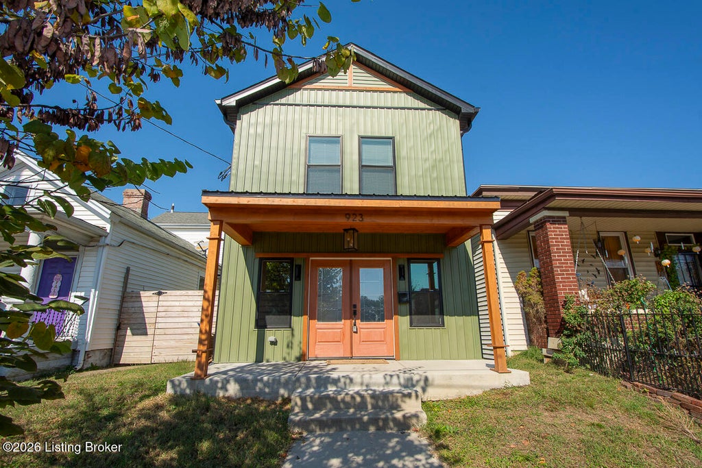 Photo of 923 E Oak St, Louisville, KY 40204 (MLS # 1732672)