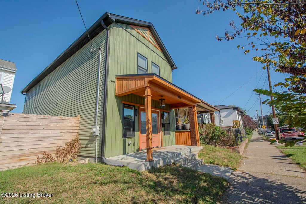 Photo of 923 E Oak St, Louisville, KY 40204 (MLS # 1732672)