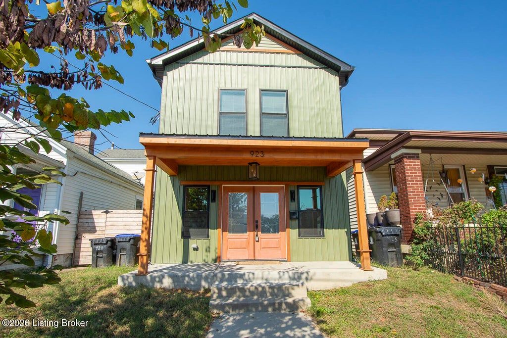 Photo of 923 E Oak St, Louisville, KY 40204 (MLS # 1732672)