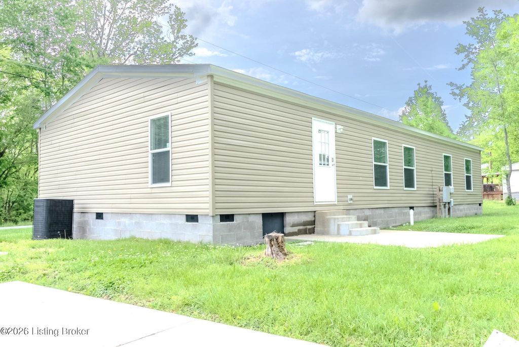 Photo of 111 Spring Meadow Cir, Campbellsville, KY 42718 (MLS # 1709299)