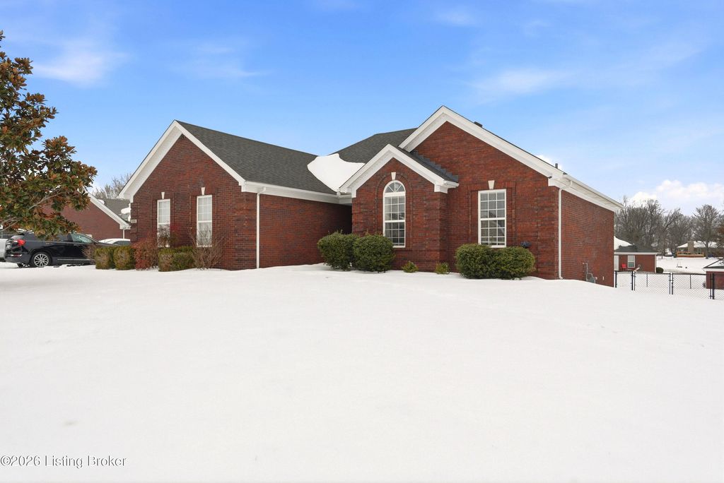 Photo of 200 E Woodlake Cir, Mt Washington, KY 40047 (MLS # 1708497)