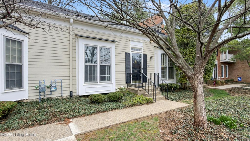 Photo of 3607 Brownsboro Rd #13, Louisville, KY 40207 (MLS # 1711153)