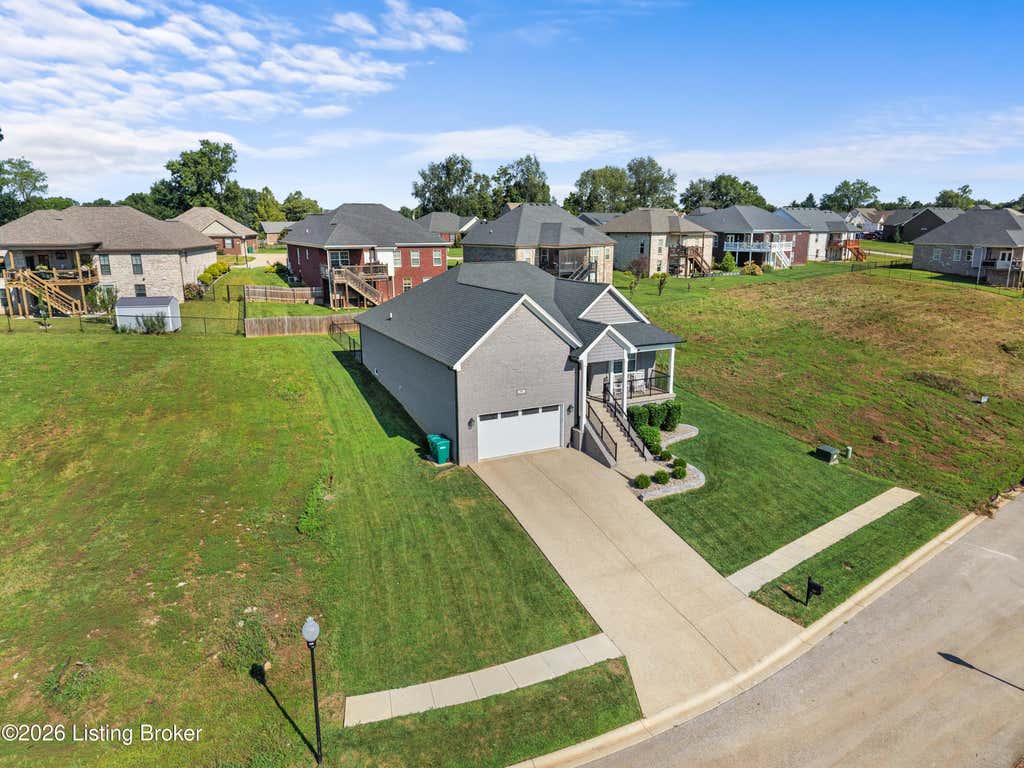 Photo of 307 Bischoff Way, Shepherdsville, KY 40165 (MLS # 1725457)