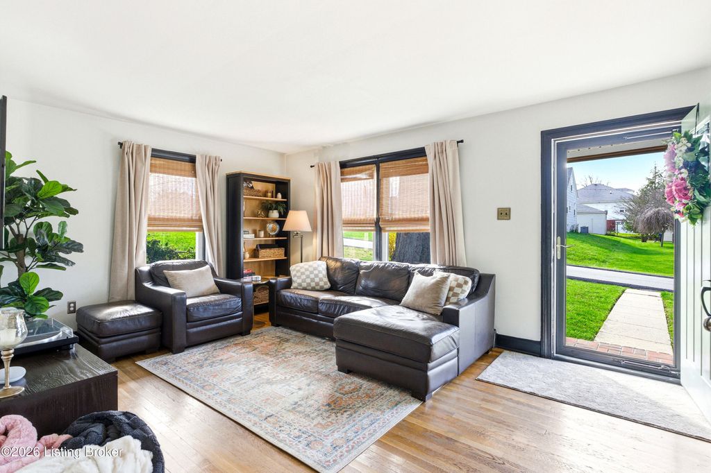 Photo of 129 Alton Rd, Shelbyville, KY 40065 (MLS # 1712023)