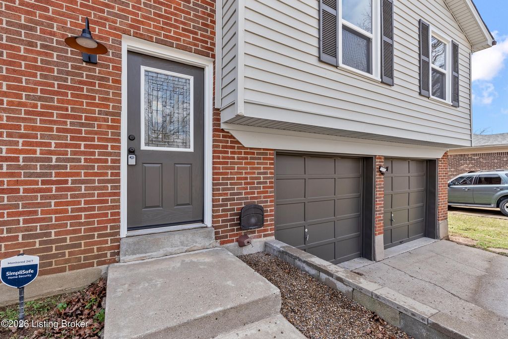Photo of 5708 Midnight Ln, Louisville, KY 40229 (MLS # 1713551)