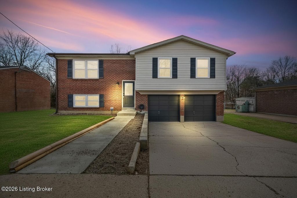 Photo of 5708 Midnight Ln, Louisville, KY 40229 (MLS # 1713551)