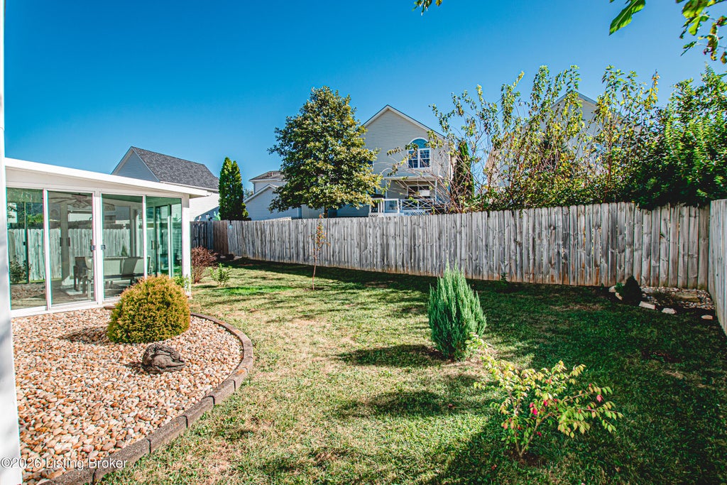 Photo of 3905 Mimosa View Dr, Louisville, KY 40299 (MLS # 1732939)