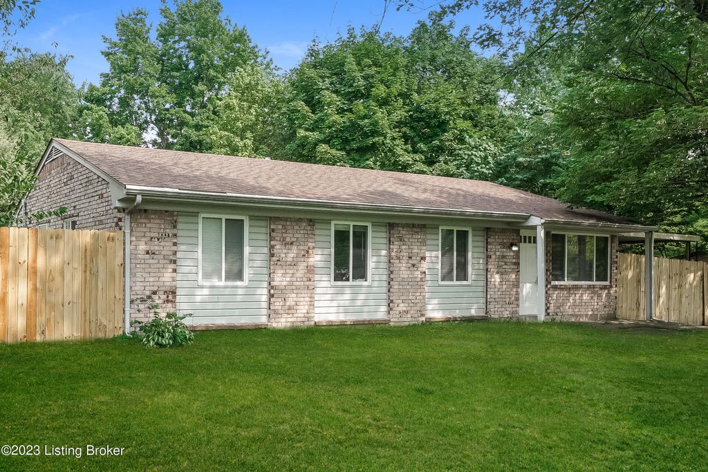 Photo of 7701 Sherry Lynn Ct, Louisville, KY 40228 (MLS # 1706964)