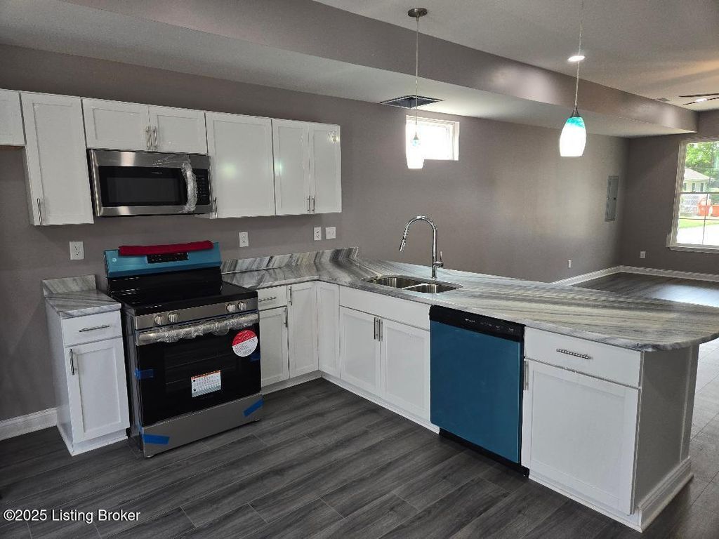 Photo of 2712 Lindsay Ave, Louisville, KY 40206 (MLS # 1715805)