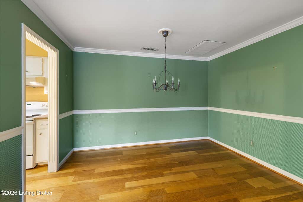 Photo of 201 Ramsgate Gardens Ct #104, Louisville, KY 40207 (MLS # 1726555)