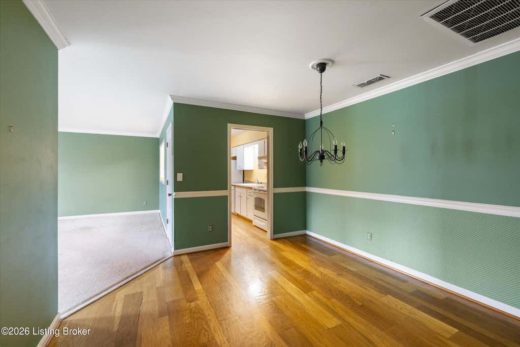 Photo of 201 Ramsgate Gardens Ct #104, Louisville, KY 40207 (MLS # 1726555)