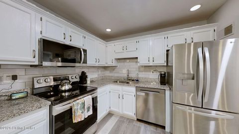 Photo of 1 Dupont Way #6, Louisville, KY 40207 (MLS # 1717405)