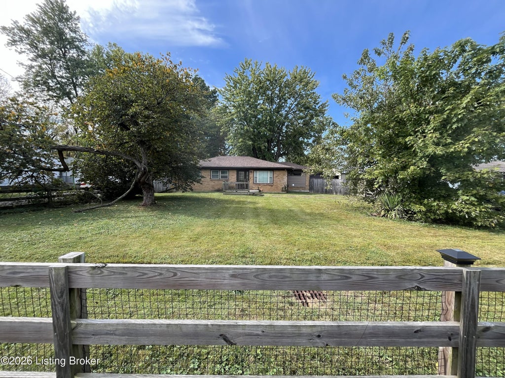Photo of 2124 Quillman Dr, Louisville, KY 40214 (MLS # 1732457)