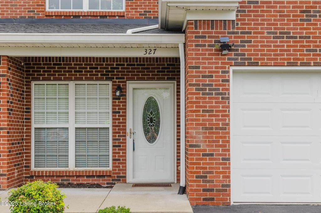 Photo of 327 S Dorsey Ln, Louisville, KY 40223 (MLS # 1700058)