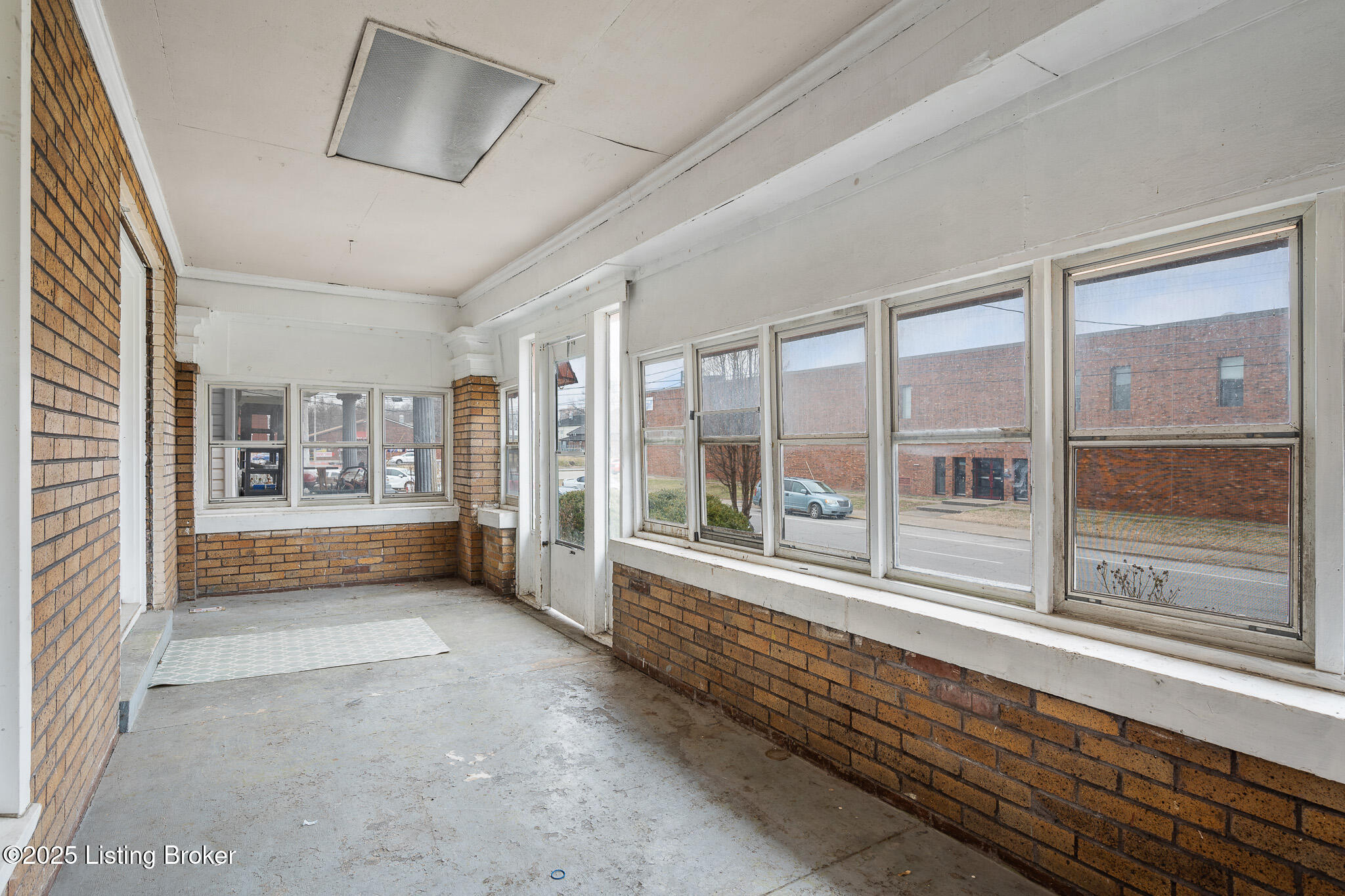 420 E Oak St, Louisville, Kentucky image 39