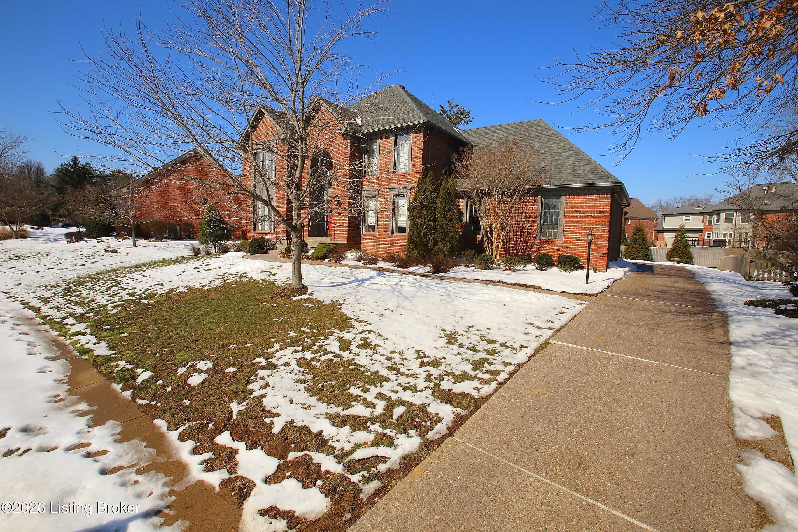 702 Lake Forest Pkwy