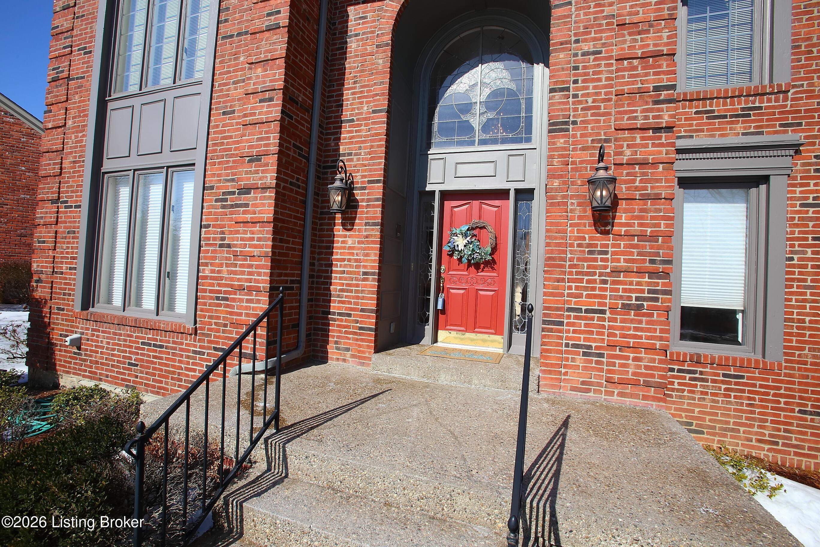 702 Lake Forest Pkwy