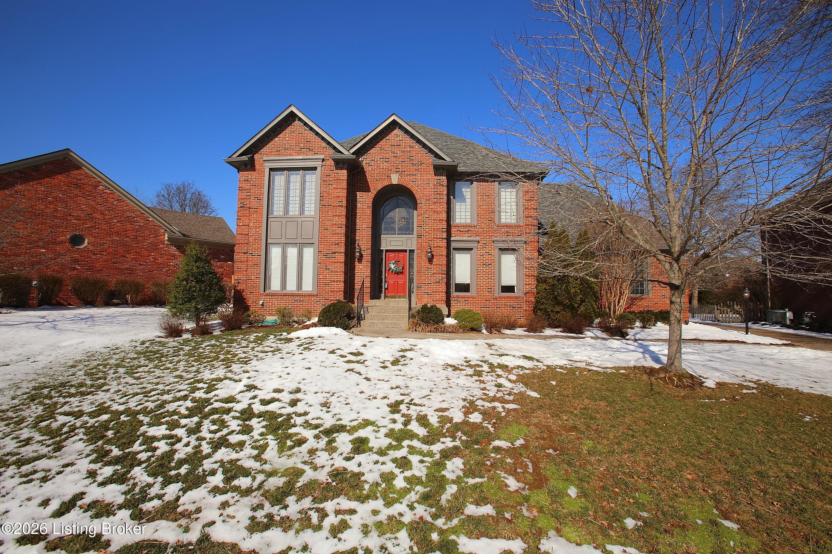 702 Lake Forest Pkwy