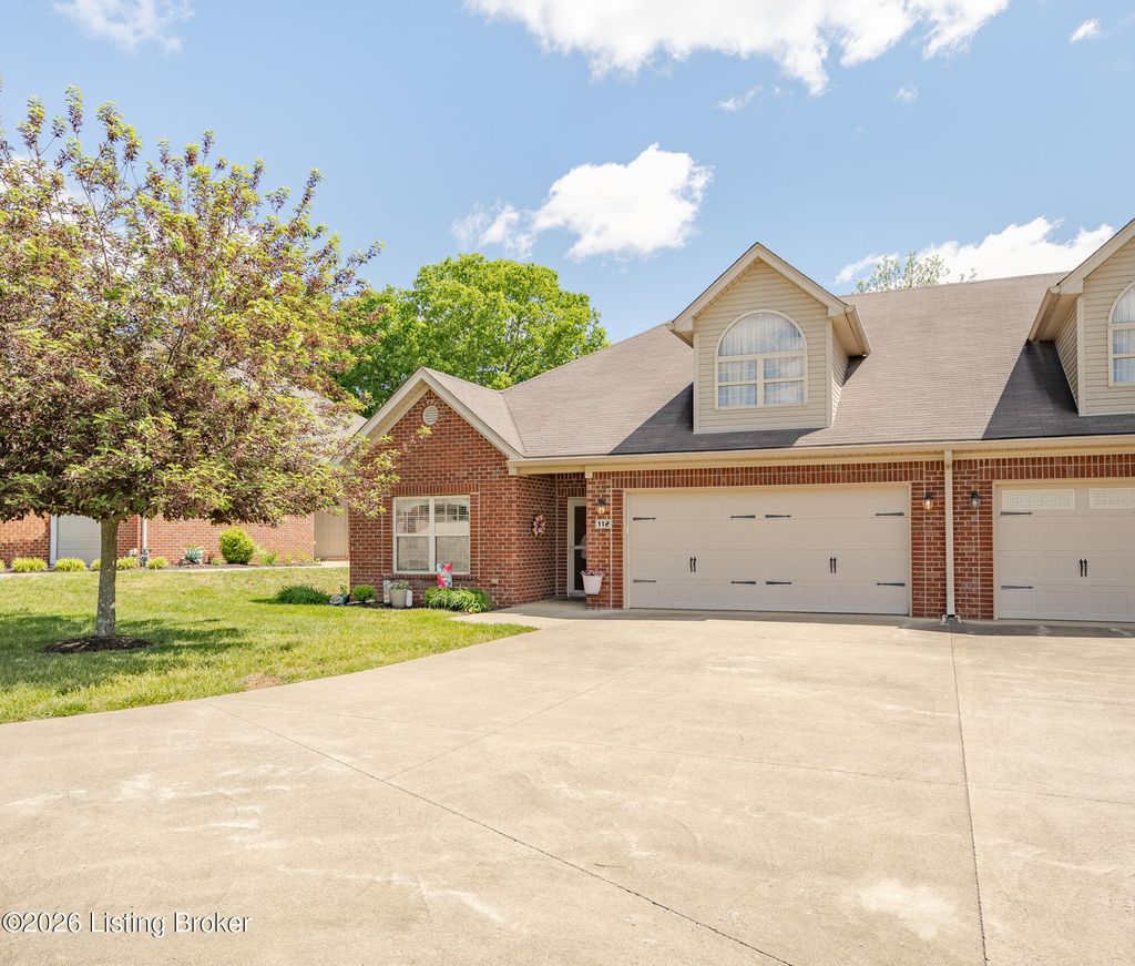 Photo of 112 Twin Springs Ct, Shelbyville, KY 40065 (MLS # 1716233)
