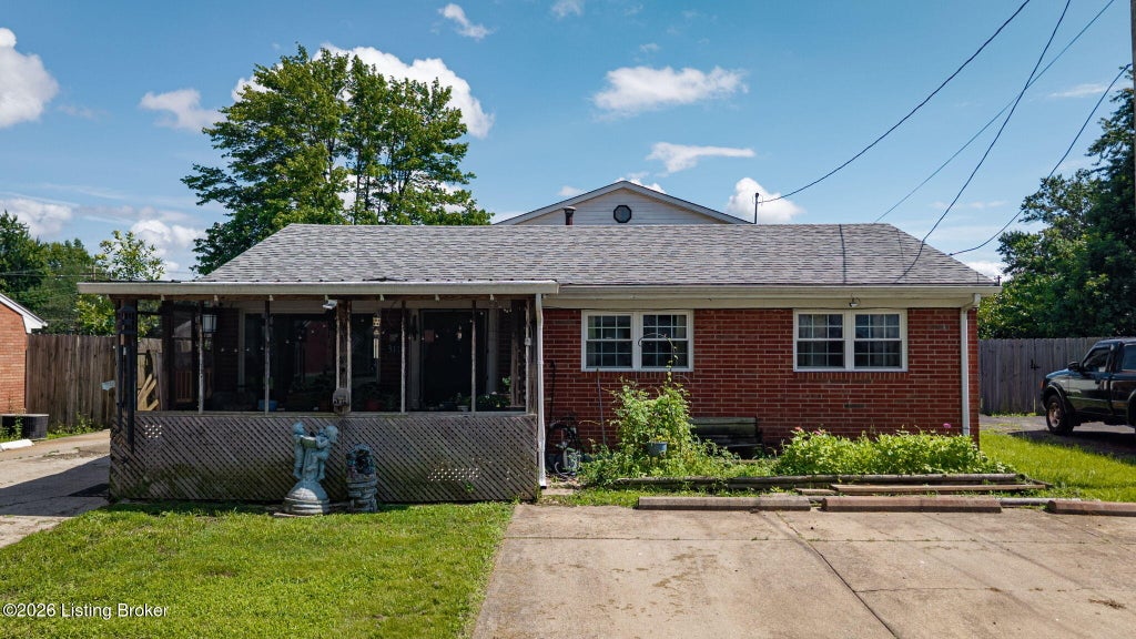 Photo of 311 Meadowood Rd, Louisville, KY 40229 (MLS # 1723296)