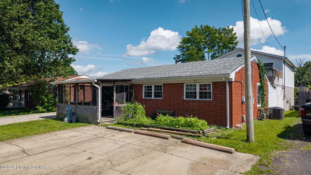 Photo of 311 Meadowood Rd, Louisville, KY 40229 (MLS # 1723296)