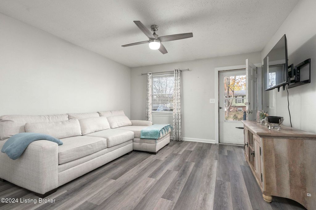 Photo of 11502 Rock Bass Ct, Louisville, KY 40241 (MLS # 1700059)