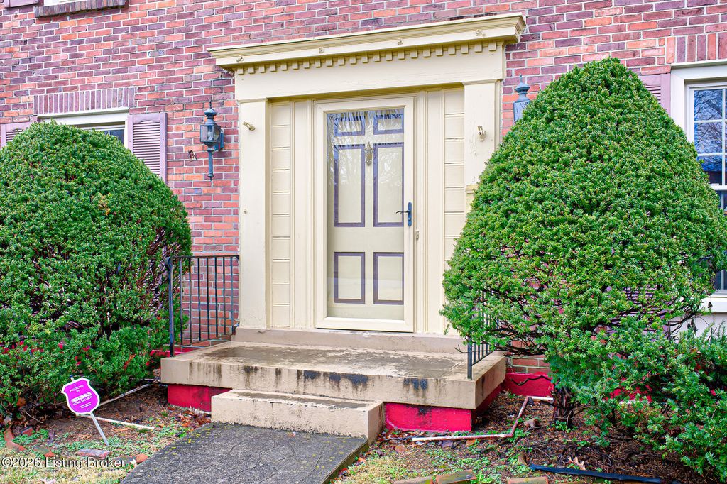 Photo of 2662 Kings Hwy, Louisville, KY 40205 (MLS # 1710867)