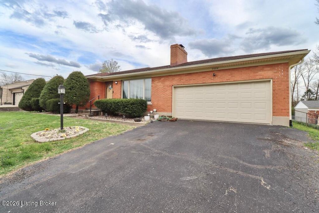 Photo of 4604 Walden Dr, Louisville, KY 40229 (MLS # 1713303)