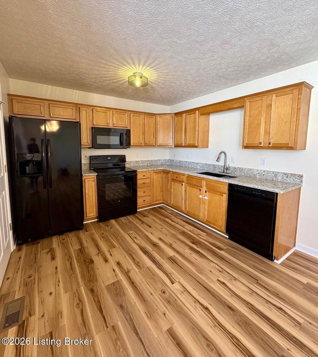 Photo of 1123 Summit Dr, Shelbyville, KY 40065 (MLS # 1708847)