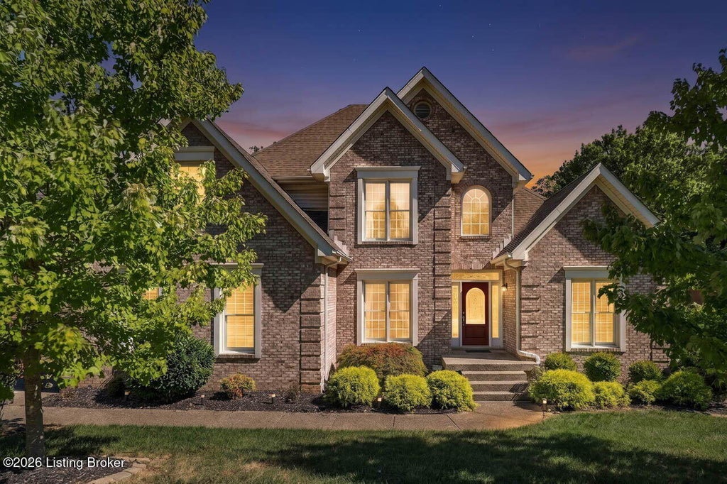 Photo of 4215 Woodmont Park Ln, Louisville, KY 40245 (MLS # 1730214)