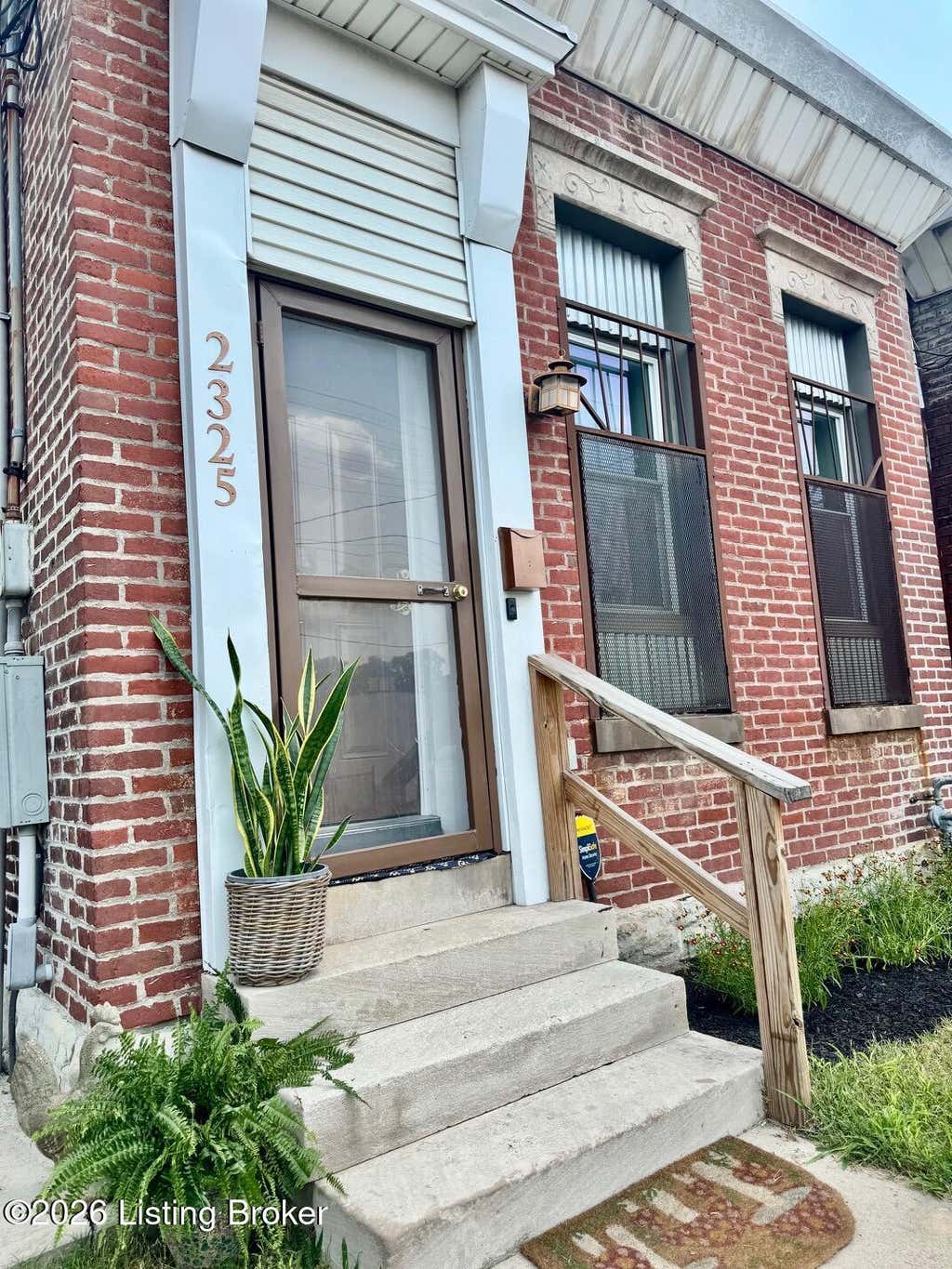 Photo of 2325 W Market St, Louisville, KY 40212 (MLS # 1724940)
