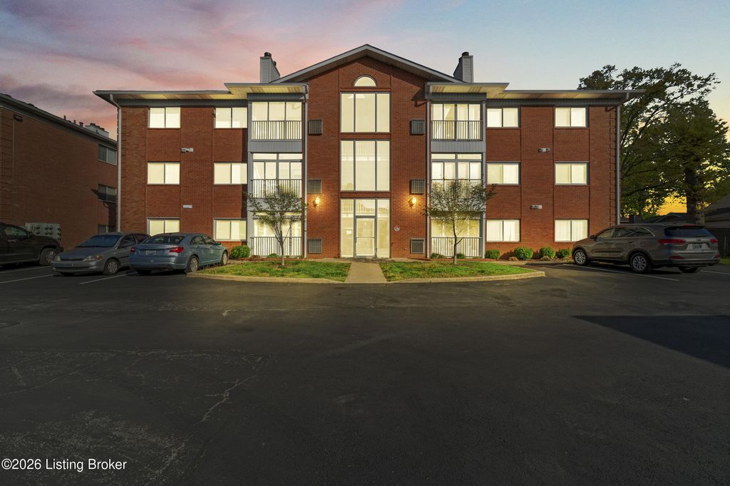 Photo of 3721 Bardstown Rd #606, Louisville, KY 40218 (MLS # 1714085)