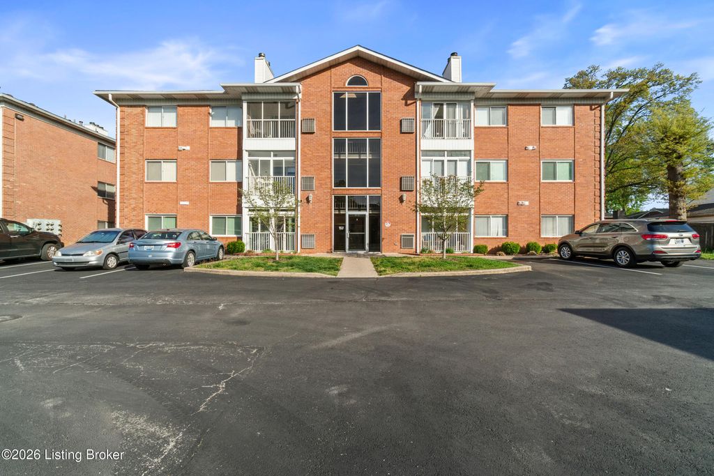 Photo of 3721 Bardstown Rd #606, Louisville, KY 40218 (MLS # 1714085)