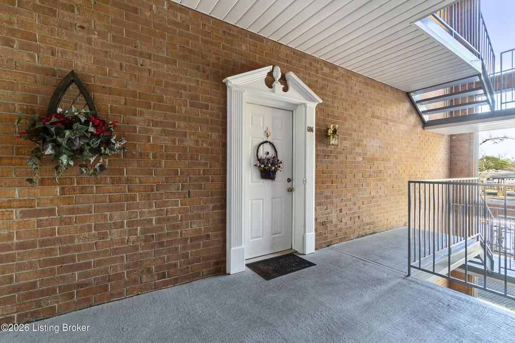 Photo of 3721 Bardstown Rd #606, Louisville, KY 40218 (MLS # 1714085)