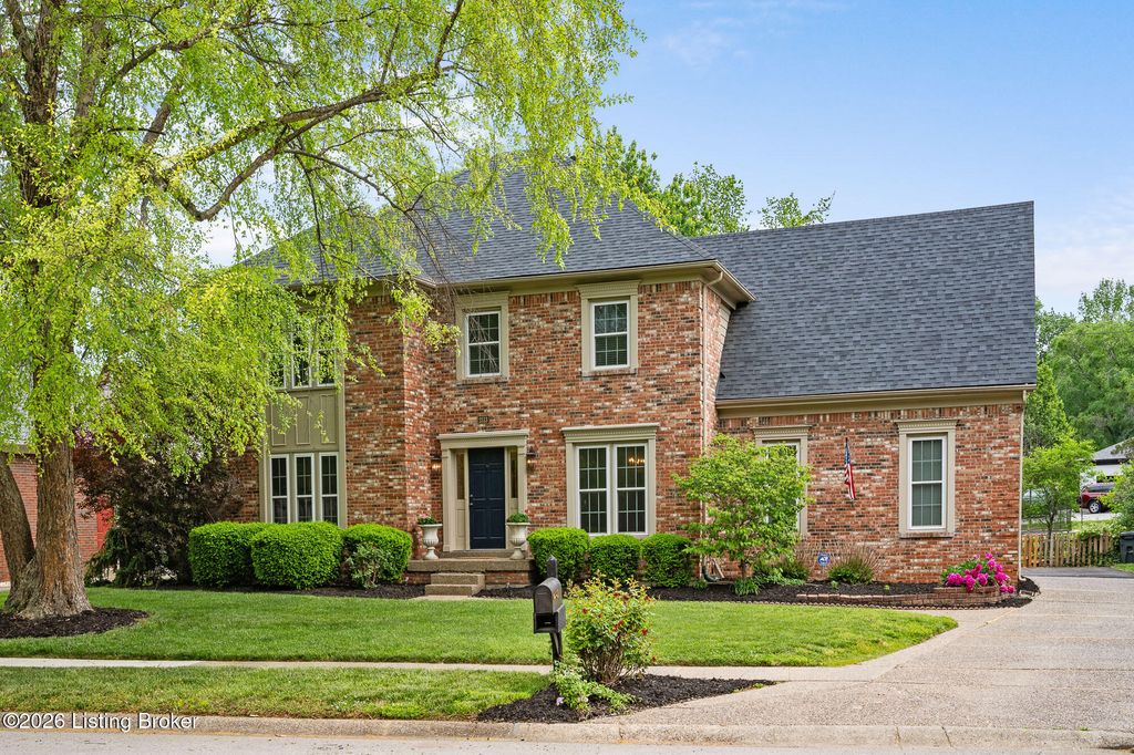 Photo of 2513 Ballantrae Cir, Louisville, KY 40242 (MLS # 1715796)