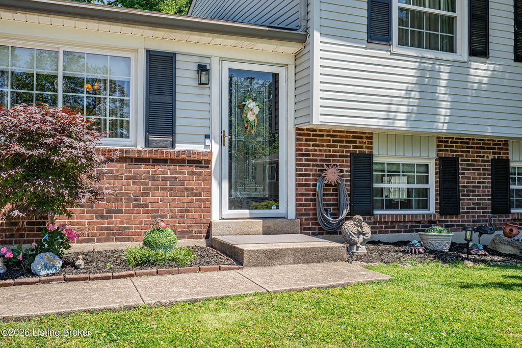 Photo of 8700 William Penn Way, Louisville, KY 40228 (MLS # 1717274)