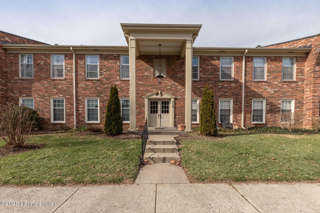 Photo of 248 Stonehenge Dr #APT 104, Louisville, KY 40207 (MLS # 1706646)