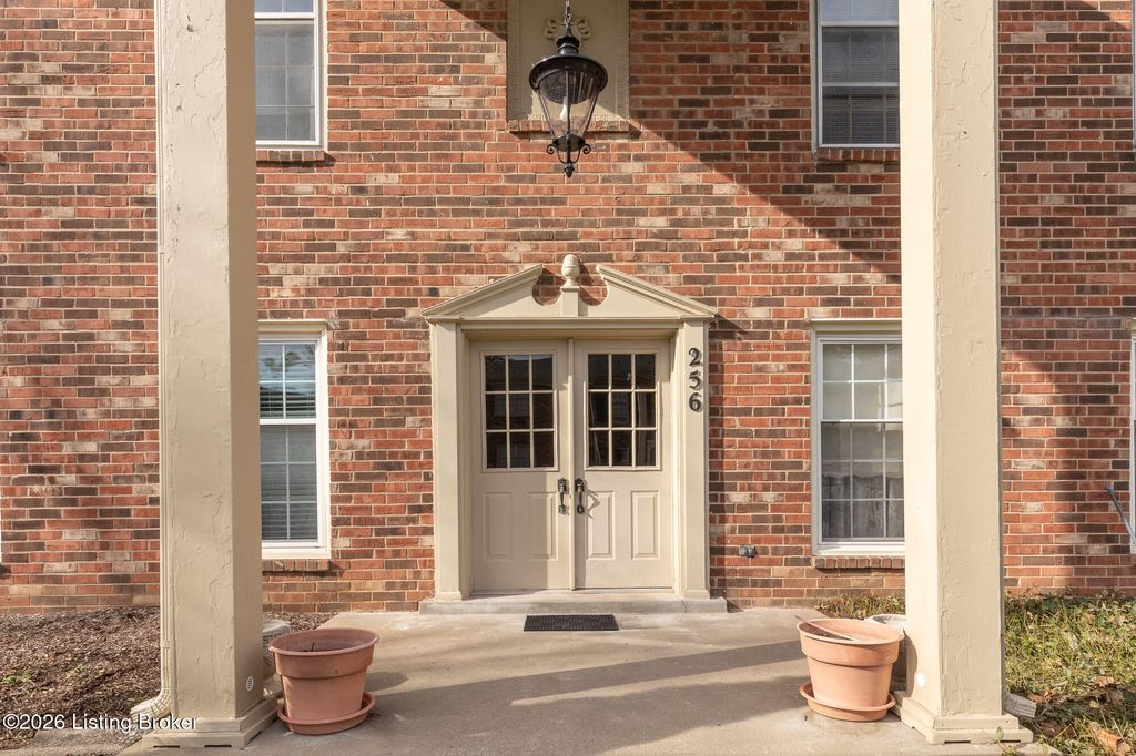 Photo of 248 Stonehenge Dr #APT 104, Louisville, KY 40207 (MLS # 1706646)