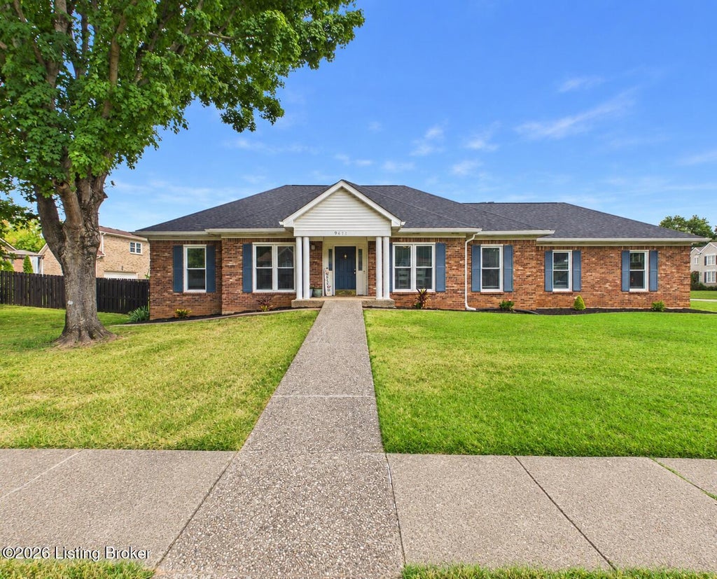Photo of 9411 Tamarisk Pkwy, Louisville, KY 40223 (MLS # 1728667)