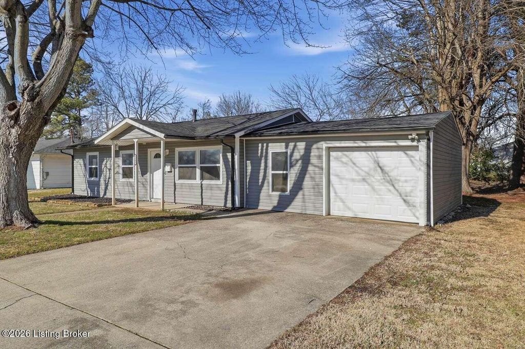 Photo of 5905 Alanadale Dr, Louisville, KY 40272 (MLS # 1710120)