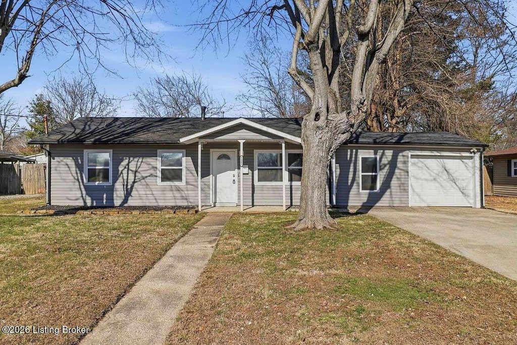 Photo of 5905 Alanadale Dr, Louisville, KY 40272 (MLS # 1710120)