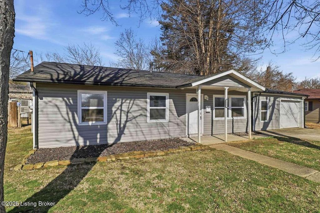 Photo of 5905 Alanadale Dr, Louisville, KY 40272 (MLS # 1710120)