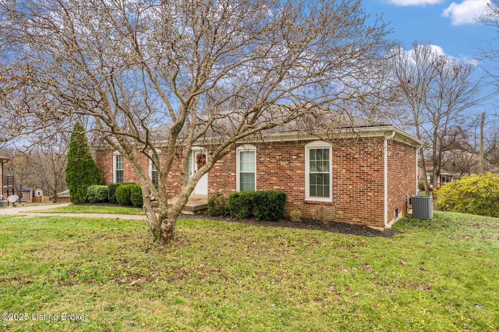 Photo of 4501 Yager Ln, Louisville, KY 40241 (MLS # 1704421)