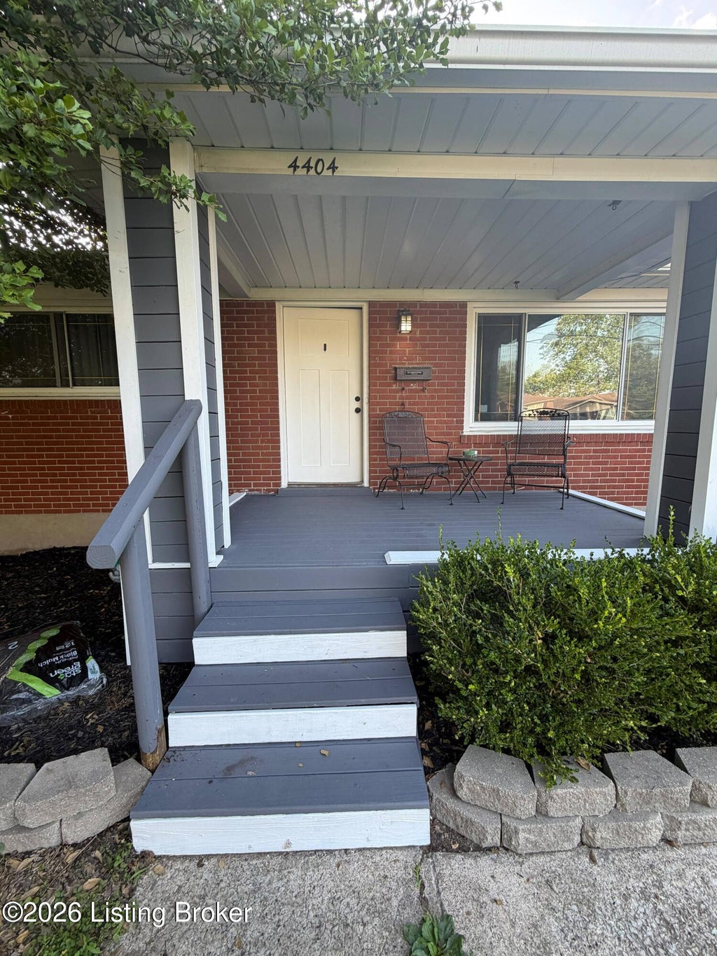 Photo of 4404 Charlotte Ann Dr, Louisville, KY 40216 (MLS # 1732274)