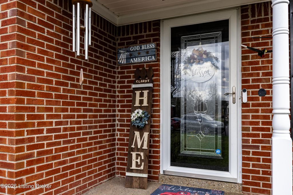 Photo of 365 Tecumseh Dr, Shepherdsville, KY 40165 (MLS # 1711019)