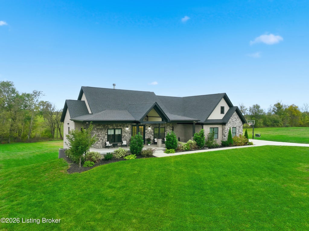 Photo of 825 S Stallard Dr, Shelbyville, KY 40065 (MLS # 1731804)