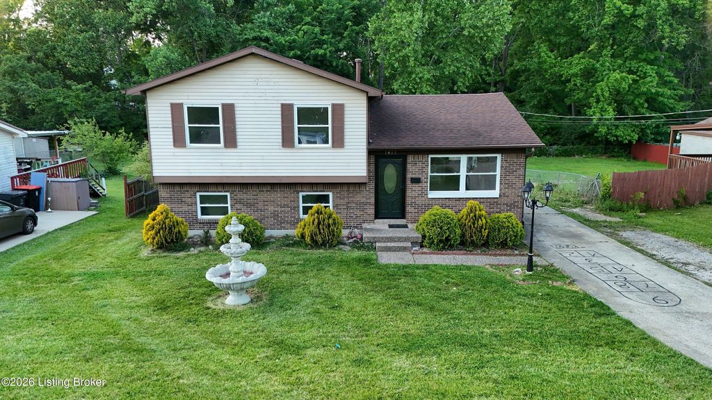 Photo of 1411 Knight Rd, Louisville, KY 40214 (MLS # 1717664)