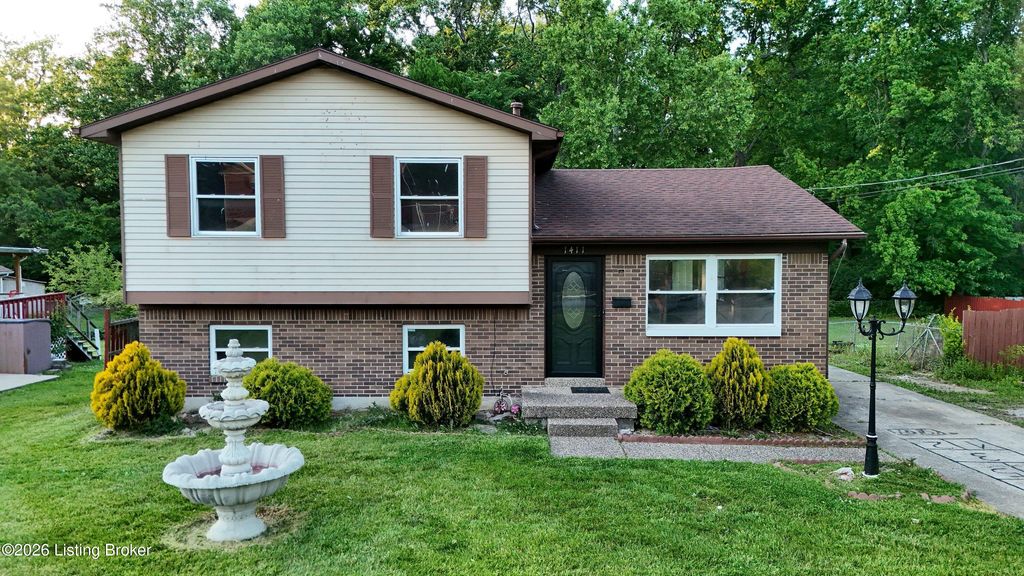 Photo of 1411 Knight Rd, Louisville, KY 40214 (MLS # 1717664)