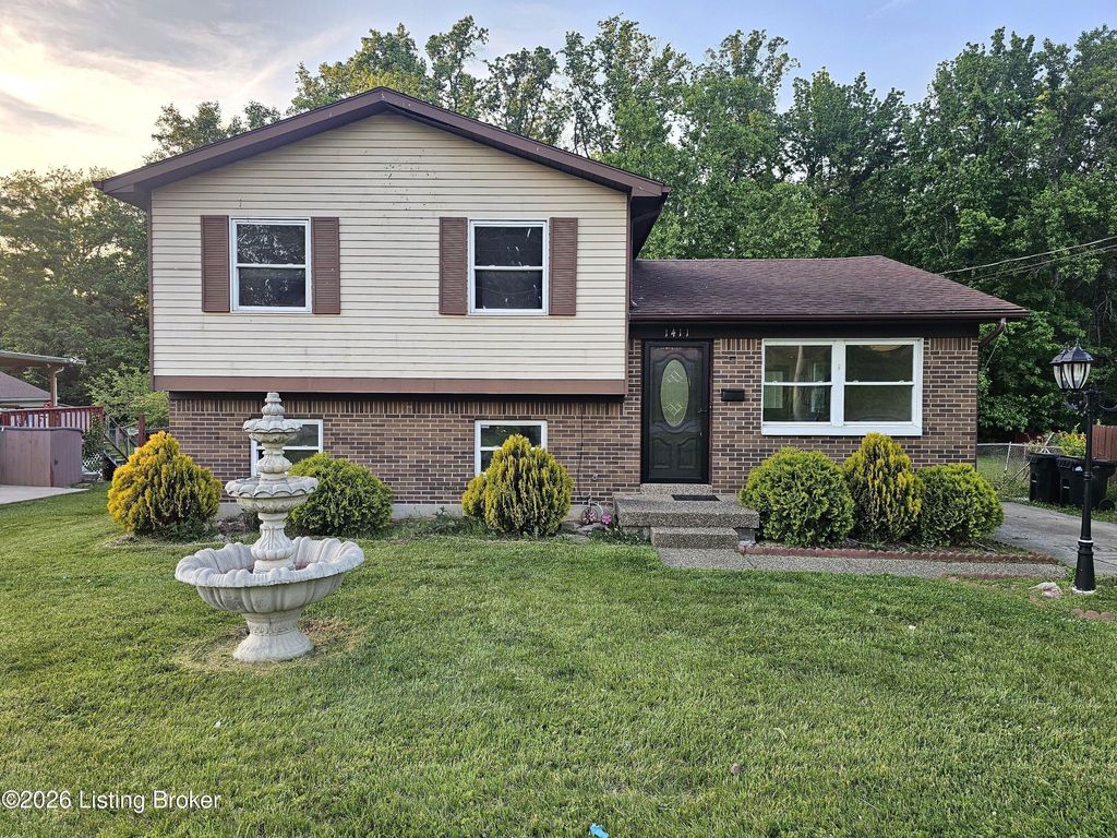 Photo of 1411 Knight Rd, Louisville, KY 40214 (MLS # 1717664)