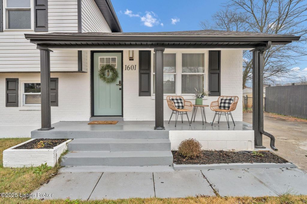 Photo of 1601 Birch Ct, Radcliff, KY 40160 (MLS # 1705261)